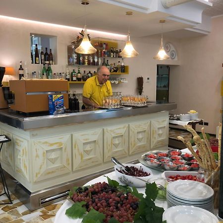 Hotel Lazzarini Bellaria-Igea Marina Eksteriør billede