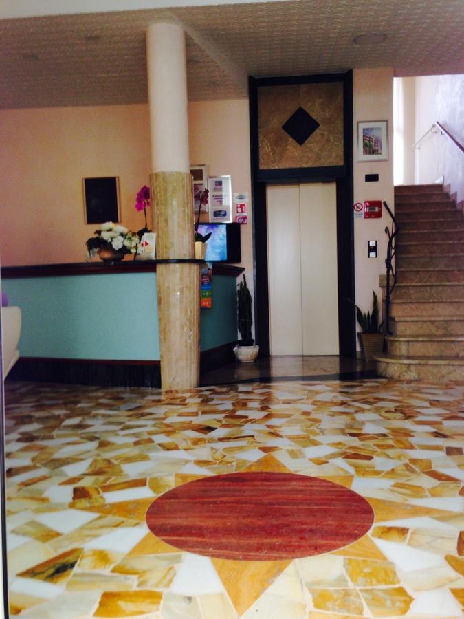 Hotel Lazzarini Bellaria-Igea Marina Eksteriør billede