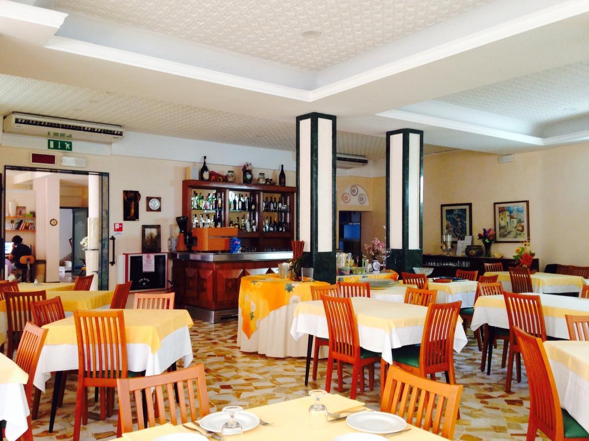 Hotel Lazzarini Bellaria-Igea Marina Eksteriør billede