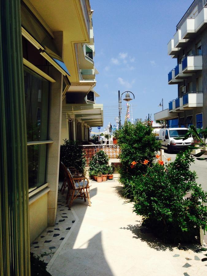 Hotel Lazzarini Bellaria-Igea Marina Eksteriør billede