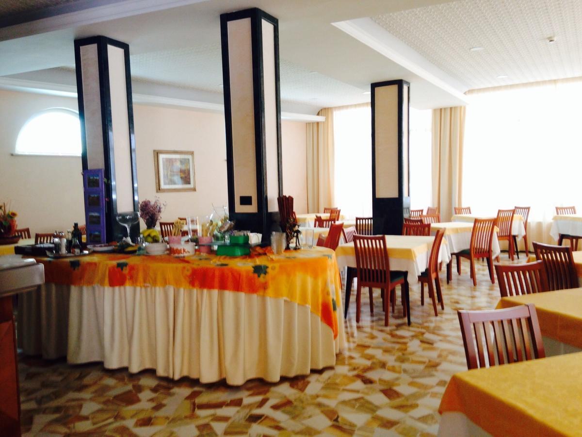 Hotel Lazzarini Bellaria-Igea Marina Eksteriør billede